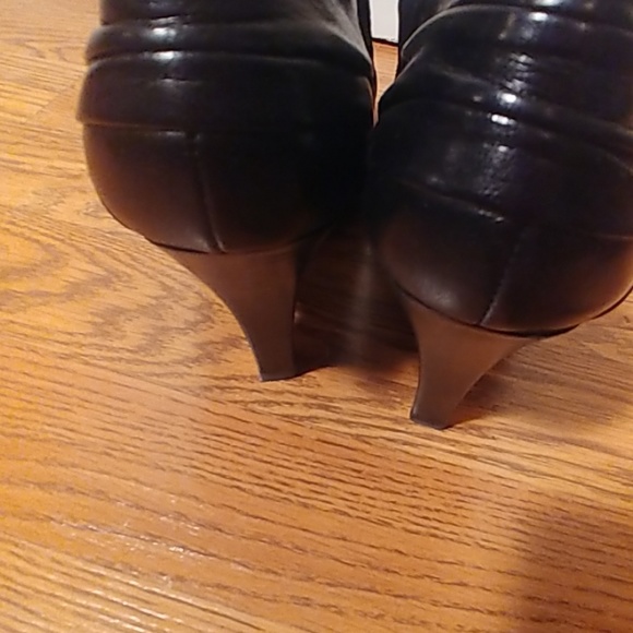 Sofft Black leather round toe ankle booties - Picture 3 of 4
